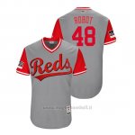 Maglia Baseball Uomo Cincinnati Reds Jared Hughes 2018 Llws Players Weekend Robot Grigio